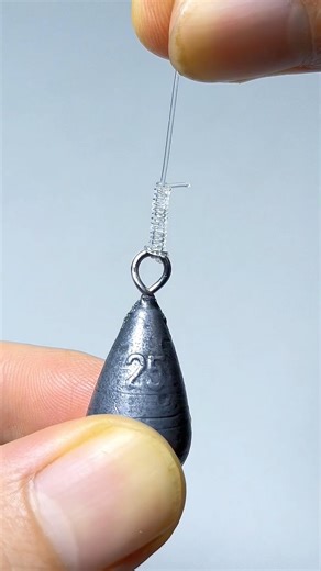 重りを釣り糸にしっかりと固定するための、巧みなフック結びの技術 #fishing #shorts