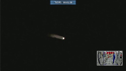 🇨🇳 China successfully launched the Shenzhou-21 spacecraft aboard a Long March 2F (Y21) rocket from the Jiuquan Satellite Launch Center, carrying a three-member crew to the China Space Station (CSS). 🚀 👨🏻‍🚀 Zhang Lu – Commander / Pilot 👨🏻‍🚀 Wu Fei – Flight Engineer 👨🏻‍🚀 Zhang Hongzhang – Payload Specialist Docking expected in just 3.5 hours. #Shenzhou21 #ChinaSpaceStation #CNSA #LongMarch2F #SpaceLaunch #HumanSpaceflight #CSS #SpaceExploration #ZhangLu #WuFei #ZhangHongzhang | ISRO Sp