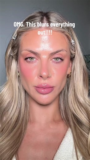 Omg!!! This blurs everything out!!😳😍😍 @Maybelline NY slayyyyy #maybelline #makeup #makeuptutorial #makeuptips #maybellinefitme #settingpowder #airbrushedmakeup