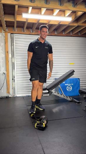 Four exercises that actually build strong, fast hamstrings, not just sore ones. Your hamstrings aren’t just there to stretch and strain every time you sprint or deadlift wrong. They’re built for speed, power, and knee stabilisation and control. The stronger they are, the faster you move, and the less likely you are to end up sidelined with a tear. Running, jumping, decelerating, hamstrings handle it all. But they need more than a few half-hearted curls. They need tension, tempo, and intent. 👏 #