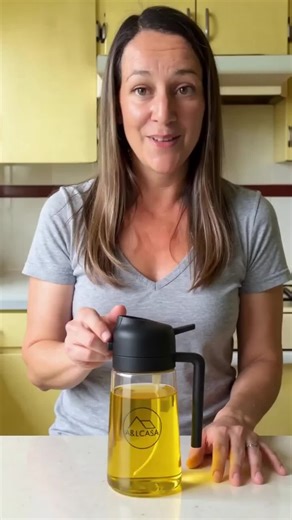 Oliera spray 2 in 1 A&LCASA 🍳 Nebulizza o versa l’olio in modo pratico e pulito. Scoprila ora su TikTok Shop 👇 #TikTokShop #A&LCASA #CucinaPratica #CasaECucina