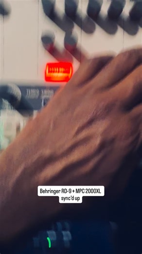 M-SQUARED on Instagram: "@behringer RD-9 + @akai_pro MPC 2000XL sync’d up #Msquared #MoodDesigner #Behringer #akai #mpc2000xl"