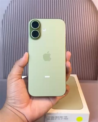 Koko Kutang Apple on Instagram: "READY STOCK ✅✅ iPhone 17 Basic 256 Resmi iBox Garansi on Januari 2026 (Baru dipakai 3 minggu dari baru) Baru dicas 21x dari baru Kondisi 99% Fungsional aman Kelengkapan fullset original Free case & Tempered glass Rp 16.000.000 Menerima Jual & Tukar Tambah Bisa COD / Kirim" seluruh Indonesia Order via DM / WA 0813-957-4242"