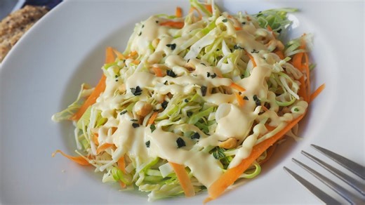 Ensalada de col con yogur: receta saludable y fácil