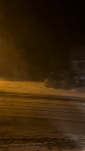 OBSERVATIONS I Une dégradation est en cours ce soir sur le massif des Vosges. La vigilance est recommandée sur l’ensemble des cols, notamment au col du Bonhomme. La limite pluie/neige se situe actuellement aux alentours de 500 m, avec une tenue de la neige à partir de 600 à 700 m. En altitude, les conditions sont difficiles, avec des rafales marquées. Au fil des averses, la limite pluie/neige s’abaisse progressivement. Des chutes de neige sont attendues dès 300 à 400 m au cours des prochaines he