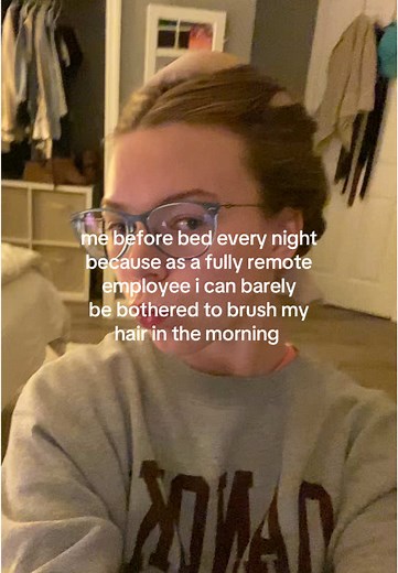 i would live in my pajamas all day if i could #overnightcurls #heatlesscurls #remotework #wfh #wfhlife