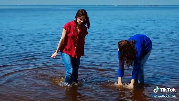 #wetlook #wetlookbiz #wetlookgirl #wetlookgirls #wetlookhair #wet #wetloook #wetclothes #poolday #jeans #wethair #wethepeople #wam #beachday #girls