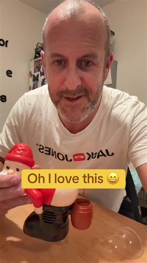 This Santa isn’t your regular jolly guy — he farts bubbles! 🎅💨With flashing LED lights and cheerful Christmas tunes, he instantly fills the room with laughter and festive vibes. Perfect for parties, decorating your home, or just making everyone crack up — this bubble-farting Santa is guaranteed to be the star of the holiday season! 🎄😂 | Nicetasty