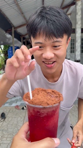 Ly kem màu nâu và hai cây kẹo mút#shorts