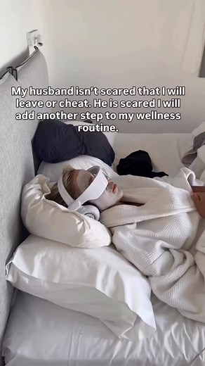 What can I say? My husband thinks I’m meditating. I’m not. I’m actually reprogramming subconscious neural loops, regulating my vagus nerve, and directing brainwave states on command. 🧠 Brain Rituals I Swear By: • NSDR daily – to reset dopamine, cortisol, and creative flow • Forgiveness practice before bed – not for peace, but for neuroplasticity and emotional freedom • Breath holds in sunlight – builds CO₂ tolerance sharpens mental clarity • 40 Hz gamma tones during deep work – improves focus a