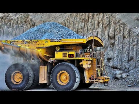 The Largest Komatsu 980E truck Competes in Mining