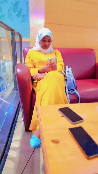 Exploring Indoor Spaces with Smartphones