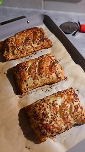 Homemade Pizza Hot Pockets. Bring back all the feels with this nostalgic recipe, it’s perfect for back-to-school! @cookwithci Ingredients 1 sheet puff pastry, thawed if frozen Marinara sauce, such as Rao's Homemade Red pepper flakes Turkey pepperoni Italian seasoning Shredded or cubed mozzarella cheese 1 egg beaten with 1 Tbsp water, for egg wash Garlic Butter 2-3 Tbsp unsalted butter, melted 1/2 Tbsp garlic paste ¼ tsp Tony Chachere’s Creole Lite Seasoning or Cajun seasoning ½ tsp Italian seaso