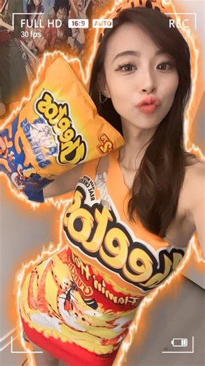 OK one more reel for Cheetos And that’s it for this year 🍕💀 明年請早Halloween 找服裝的時候發現很多都穿過了🌞 #Halloween costume #cheetos #hotcheetos #cheetosgirl #happyhalloween #eat | 西童 Westtung