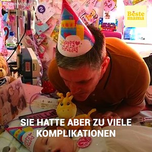 545K views · 8.6K reactions | Dies ist das traurige Video eines Vaters, der mit seiner geliebten Tochter tanzt. Diese Eltern hatten das Unmögliche getan, um ihr beim Überleben zu helfen, aber die Kleine konnte nicht mehr kämpfen und es war für sie an der Zeit, diese Welt zu verlassen. | Beste Mama | Facebook