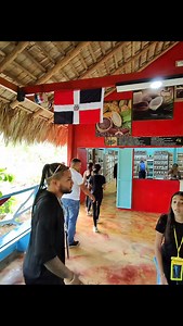 421K views · 10K reactions | Mi sección favorita no falla: Hoy le pregunto a mi amigo Mozart la Para @mozartlapara cuál es su canción dominicana favorita.  ¡No se lo pierdan! #RusoDeRD #MozartLaPara #MúsicaDominicana #UnaCanciónUnaHistoria | Ruso De RD | Facebook