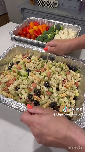 It’s a ✨game changer✨ #lifehack #hack #tipsandtricks #cookout #barbecue #gettogether #summer #summertime #summervibes #cookoutfood #cookoutideas #memorialday #partyideas #keepfoodcold #memorialdayweekend #foryoupage #viral #gamechanger #graduationparty #graduation #foodtiktok
