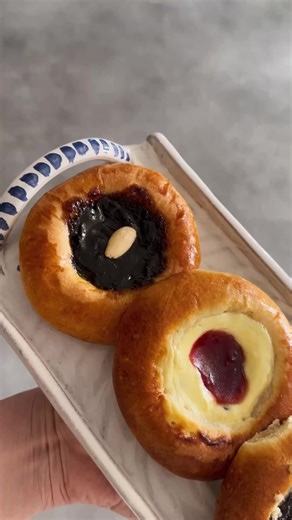 Czech Koláče ❤️ Recipe: https://www.cooklikeczechs.com/ceske-kolace-authentic-recipe-for-czech-kolache/ Here are some traditional Czech koláče I baked recently. These pastries are always round, each one filled generously right in the center. . From top to bottom: one with plum butter and a blanched almond, another with Czech tvaroh cheese and a spoonful of strawberry jam, a poppy seed koláč topped with sweet crumbly posypka, and at the bottom, a cheese-filled koláč decorated with three raisins f