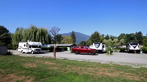 FALL CAMPING AND RV SHOWS We got back from a tour of the Fraser Valley in an RV the other day and we had an amazing time. If you get a chance to do a staycation in a motorhome or camper, you should do it! And if you want to see, explore and dream about recreational vehicles this week, you should check out the Snowbird RV Show in Abbotsford. For details about our recent RV holiday around the Fraser Valley, see our article at https://vancouversbestplaces.com/fraser-valley-fall-rv-camping-tour/ Wit