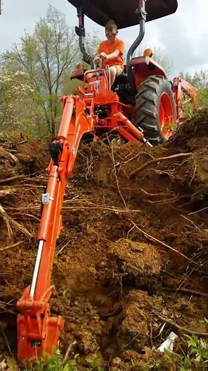 Kubota L2501 with a Bh77 backhoe