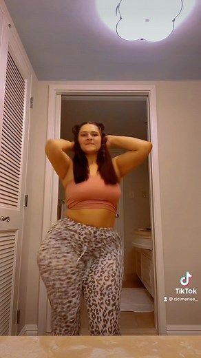 Nina and Chrissy's Dance Moves Get Everyone Moving