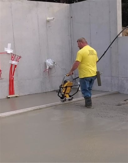 MIKE DAY | CONCRETE on Instagram: "What makes pouring big concrete floors easy? @dewalttough power screed 🤝 #mikedayconcrete #everythingaboutconcrete #theconcreteunderground #fyp #viral #viralvideos #powerscreedconcrete"