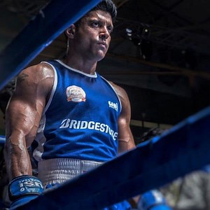 Toofan FIRST LOOK! Farhan Akhtar looks like a professional boxer in the first still | Bollywood Life