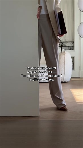 You’re not out of ideas — you’re just trying to come up with new ones too often 🌙 Posting daily doesn’t require new ideas — it requires one idea explained in different ways 🤍 The creators who grow faceless aren’t waking up with 100 fresh concepts every morning. They’re saying the same thing in: ✨ a reminder ✨ a “hard truth” ✨ a how-to ✨ a mini story ✨ a “if you want this, do that” Same problem. Same girl. Same message. Different angles 🌱 That’s how you: 📲 grow on TikTok and Instagram 💸 make