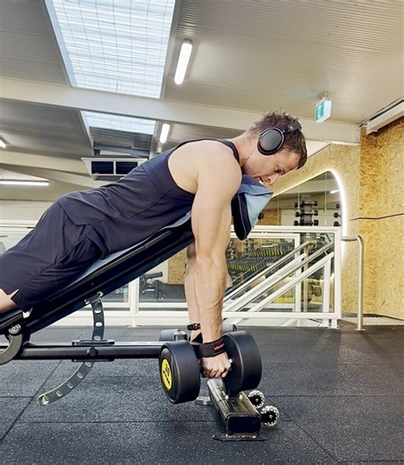 Most 50-year-old men are still training like they're 25.High volume.High frequency.Chasing soreness.It's destroying your body — and killing your results.Here's 4 Training Mistakes you need to stop after 50, and what to do instead:= Thread =