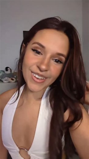 Ce n'est pas une publicité pour du café, c'est une chanson typique que l'on entend à Noël en France. #colombie #vieenfrance #latina #france🇫🇷 | Bonjour Candy