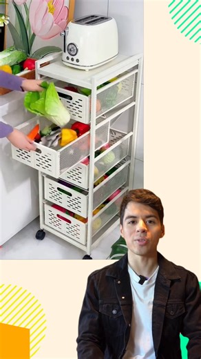 Mantén tus frutas y vegetales ordenados y ventilados con este organizador de varios niveles. Su diseño resistente y espacioso ahorra espacio en la cocina y permite tener todo fresco y a la vista. Ideal para hogares modernos y cocinas organizadas. ✨🧺 | Joel inspiracion hogar