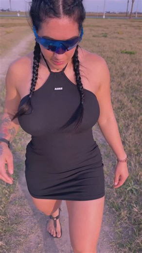 𝐘𝐈𝐍𝐘𝐋𝐄𝐎𝐍 on Instagram: "🖤"