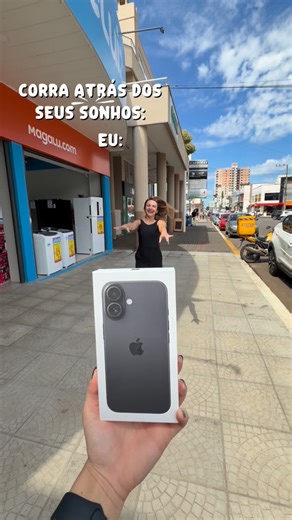 Magazine Luiza 315 on Instagram: "🚨📱 ATENÇÃO, QUARTA DA TELEFONIA NO MAGALU! 📱🚨 Olha essa oferta que tá imperdível: iPhone 16 de 128GB! 😍🔥 Você pode levar em 21 vezes de apenas R$ 253,91 sem juros no Cartão Luiza 💳 ou, se preferir pagar à vista, tem super desconto no Pix: só R$ 4.799,00! 💥💰 E ainda dá pra parcelar em até 10x sem juros nos cartões particulares, pra facilitar ainda mais pra você! 🙌 É a chance perfeita de trocar de celular por um iPhone novinho, moderno, rápido e com câme