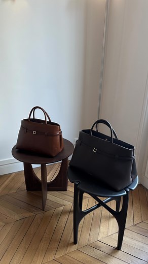 Ellie Delphine on Instagram: "And the award for handbag of the year goes to Manu Atelier and their Cambon bag 🤗 non mais le sac Cambon par Manu Atelier c’est le sac de l’année !!"