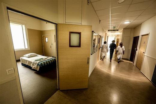 Contention en psychiatrie : entre pratiques traumatisantes et demandes d’abolition