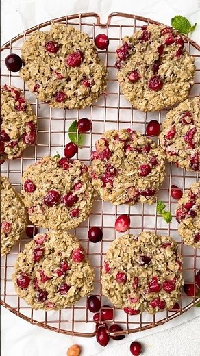 Healthy Cranberry Oatmeal Cookies #recipe #christmascookies
