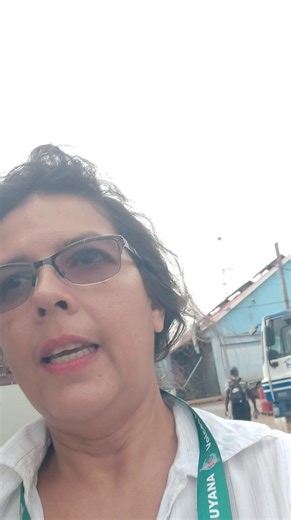 ME & PRIYA CHECKING THE CONDITION OF HORSES AT THE LUMBAR YARD IN LOMBARD ST, GEORGETOWN There is a misconception that giving the horse water throughout the day leads fo "stoppage of water". This is rubbish. The horse must be given water throughout the day. At least 3 times a day to avoid dehydration. There must be proper shoes on the feet at all times and it must be fed properly ans not beaten or abused. Check for marks of mistreatment on the body and see if they have a bucket under the cart to