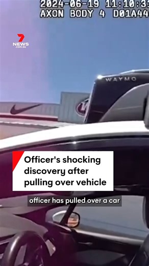 An Arizona police officer has pulled over a car which had been hurtling into oncoming traffic. #arizona #police #officer #driverlesscar #robotaxi #7NEWS | 7NEWS Sydney
