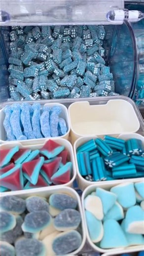 🫧🟦Are you going for a BLUE RASPBERRY or BUBBLEGUM Snackle Box?!🟦🫧 #shorts