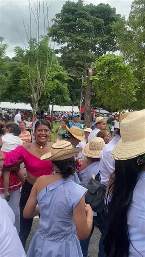 Folkloric Panamanian Dance of Tamborito with Flor de Guate in Altalaya