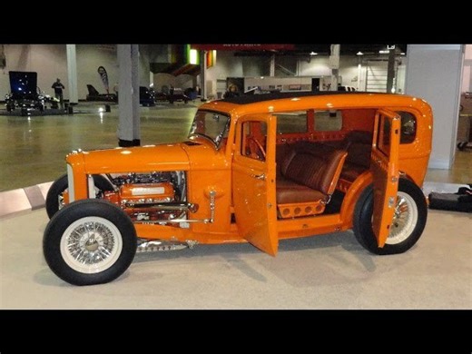 This ’32 Ford sedan has the coolest features!