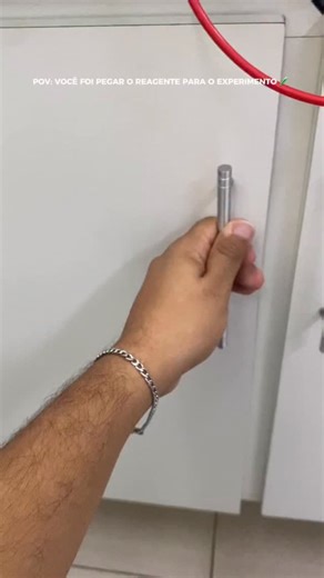 Guilherme Alexandre Ramos on Instagram: "Meu Beco Diagonal da ciência 🧪✨ E alguns reagentes são praticamente da época da Pedra Filosofal 😂"
