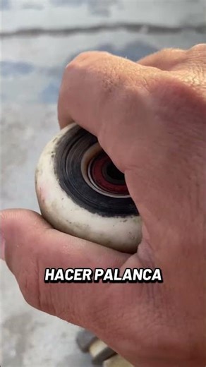Don't know how to remove a skateboard bearing?‼️I'll show you how #viral_video #skateboarding #skate