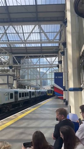 Another big rail moment today, as South Western gets its first GBR train.Since coming into public ownership, a new fleet of trains has been rolling out, giving passengers more spacious, comfortable & air conditioned journeys.We're building a railway you can be proud of. 🇬🇧🚆