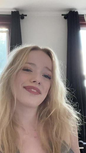 Amybeth McNulty Blonde Hair and Teeth - Funny Moments Compilation