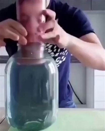 Guy pranks his roommate in an insane way 💀😭