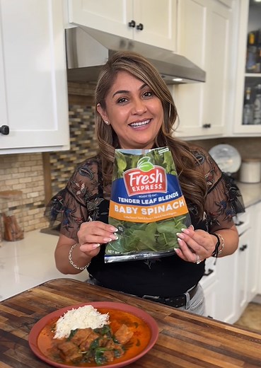 I’m so excited to introduce my partnership with Fresh Express, a brand that makes it fun and easy to Express Yourself in the kitchen with their variety of salad kits and fresh, flavorful blends! 🌿 #ad For my Costillitas de Puerco con Espinaca recipe, I used the Fresh Express Baby Spinach, and it took the dish to the next level. Now it’s your turn, and be sure to check out my full recipe on FreshExpress.com. How do you Express Yourself with Fresh Express? 💚 #FreshExpress #ExpressYourself | Jenn