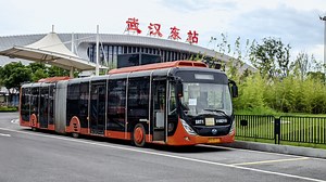 武汉BRT1路扬子江威龙下线纪念