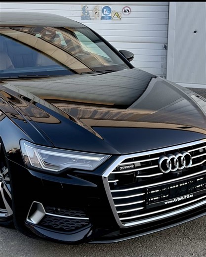 AUDI A6 C8 LIMUZINA 50 TDI QUATTRO SPORT 2019 Základní info: • Rok výroby: 04/2019 • Barva: Černá Brillant (A2A2) • Karoserie: Limousine • Počet míst: 5 • Motor: 3.0 TDI V6 Mild Hybrid • Objem: 2 967 cm³ • Výkon: 210 kW • Pohon: Quattro • Převodovka: Tiptronic (8 stupňů) • Spotřeba: 5,6 l / 100 km • Emise CO₂: 188 g/km • VIN: WAUZZZF29KN084235 • Nájezd: 92.779 km • STK platná do: 17.09.2026 Stav: • Původ: Německo • 1. registrace v ČR: 03.11.2022 Historie poškození: 12/2021 – Německo • rozsah: ne