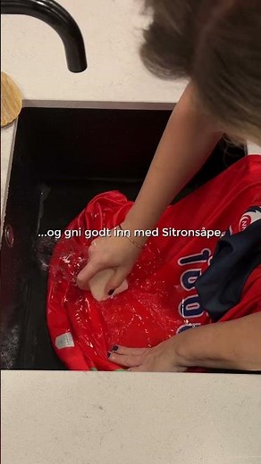 Slik fjerner du håndballklister fra klærne